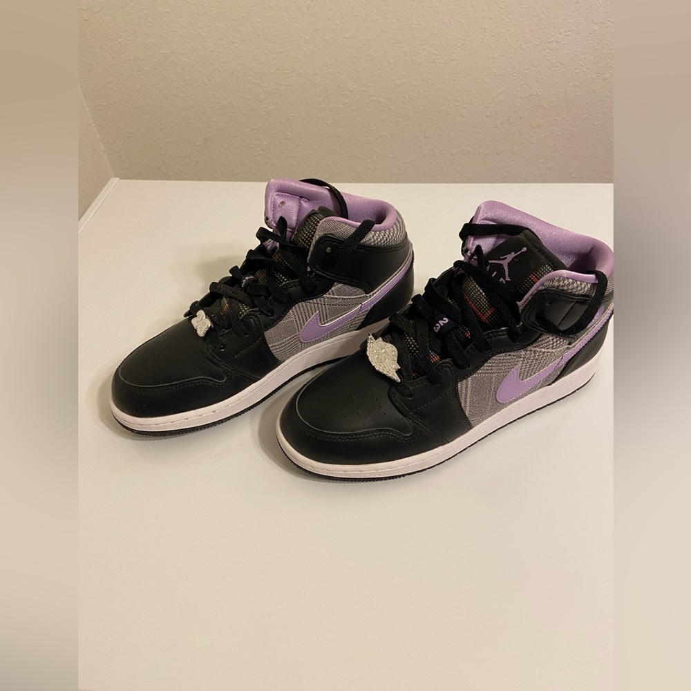 Nike Air Jordan Mid size 5.5Y/7W. New without box, never worn.